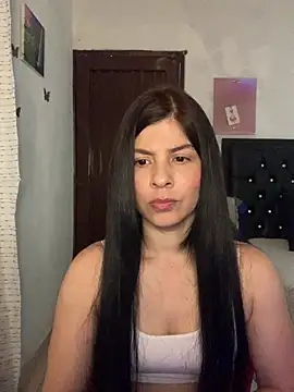 Snapshot of Estefani_32 chatting on 07-20-26, 05:59 Estefani 32 online show from 07-20-26, 05:59