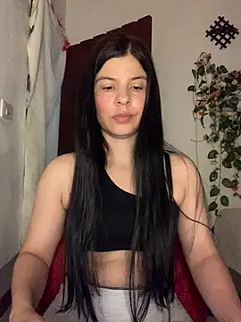 Snapshot of Estefani_32 chatting on 07-08-26, 02:40 Estefani 32 online show from 07-08-26, 02:40