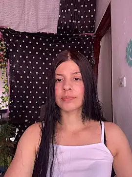 Snapshot of Estefani_32 chatting on 06-16-26, 04:51 Estefani 32 online show from 06-16-26, 04:51