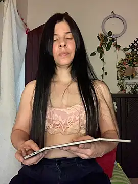 Snapshot of Estefani_32 chatting on 06-29-26, 07:35 Estefani 32 online show from 06-29-26, 07:35