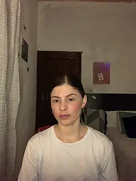 Snapshot of Estefani_32 chatting on 07-17-26, 03:04 Estefani 32 online show from 07-17-26, 03:04