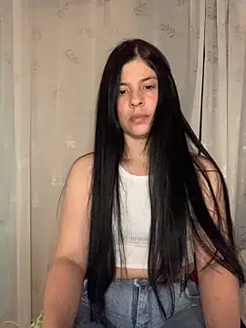 Snapshot of Estefani_32 chatting on 06-28-26, 04:24 Estefani 32 online show from 06-28-26, 04:24