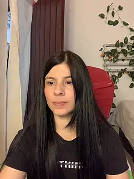 Snapshot of Estefani_32 chatting on 06-23-26, 05:22 Estefani 32 online show from 06-23-26, 05:22
