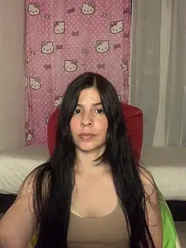 Snapshot of Estefani_32 chatting on 06-21-26, 07:30 Estefani 32 online show from 06-21-26, 07:30