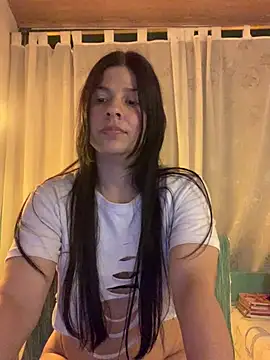 Snapshot of Estefani_32 chatting on 06-06-26, 01:33 Estefani 32 online show from 06-06-26, 01:33