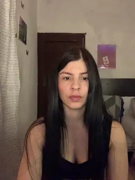 Snapshot of Estefani_32 chatting on 07-17-26, 04:48 Estefani 32 online show from 07-17-26, 04:48