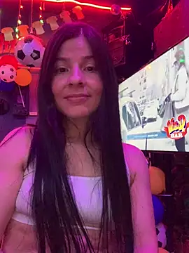 Snapshot of Estefani_32 chatting on 06-27-26, 02:17 Estefani 32 online show from 06-27-26, 02:17