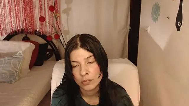 Estefani 32 online show from 09-30-25, 04:35