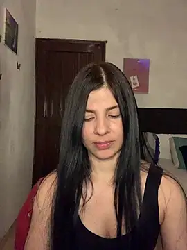 Snapshot of Estefani_32 chatting on 07-18-26, 04:54 Estefani 32 online show from 07-18-26, 04:54