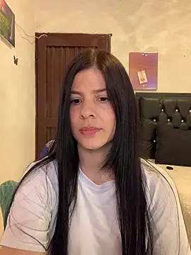 Snapshot of Estefani_32 chatting on 07-24-26, 02:24 Estefani 32 online show from 07-24-26, 02:24