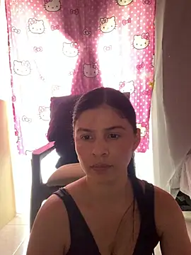 Snapshot of Estefani_32 chatting on 06-24-26, 04:38 Estefani 32 online show from 06-24-26, 04:38