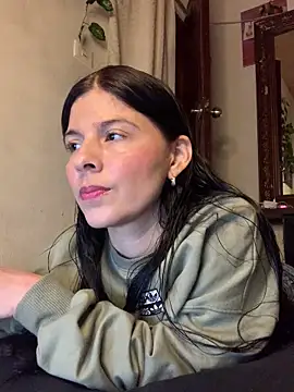 Estefani 32 online show from 04-17-26, 05:27