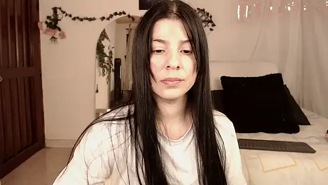 Estefani 32 online show from 12-01-25, 03:35