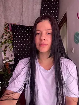 Snapshot of Estefani_32 chatting on 06-15-26, 05:34 Estefani 32 online show from 06-15-26, 05:34