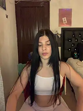 Snapshot of Estefani_32 chatting on 07-23-26, 01:58 Estefani 32 online show from 07-23-26, 01:58