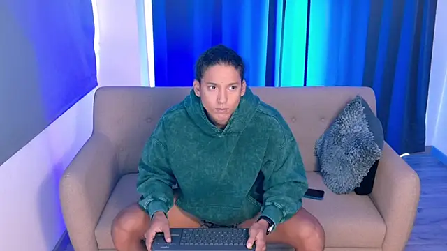 Liam V online show from 10-04-25, 03:24