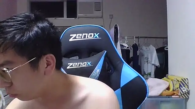 Snapshot of charlie_xdd chatting on 10-17-25, 10:39 charlie xdd online show from 10-17-25, 10:39