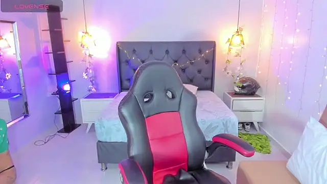 AMELIELEONE online show from 03-17-25, 12:25