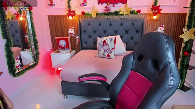 AMELIELEONE online show from 12-18-25, 12:20