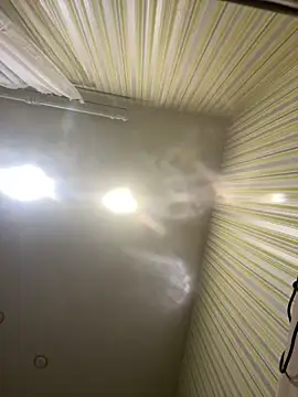 Lisaaan online show from 12-22-25, 07:36