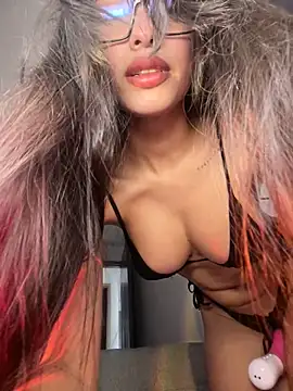 DulceLenns online show from 03-18-26, 06:42