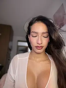 DulceLenns online show from 02-05-26, 06:37