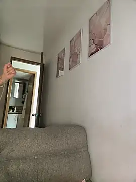 DulceLenns online show from 04-15-26, 06:23