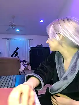 Snapshot of ScarletCallings420 chatting on 01-24-25, 03:55 ScarletCallings420 online show from 01-24-25, 03:55