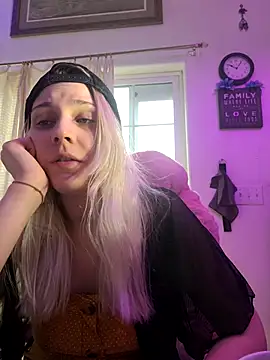 Snapshot of ScarletCallings420 chatting on 03-03-25, 07:07 ScarletCallings420 online show from 03-03-25, 07:07