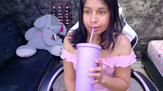 olivia love  online show from 05-10-26, 03:47