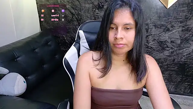 olivia love  online show from 06-18-26, 09:31