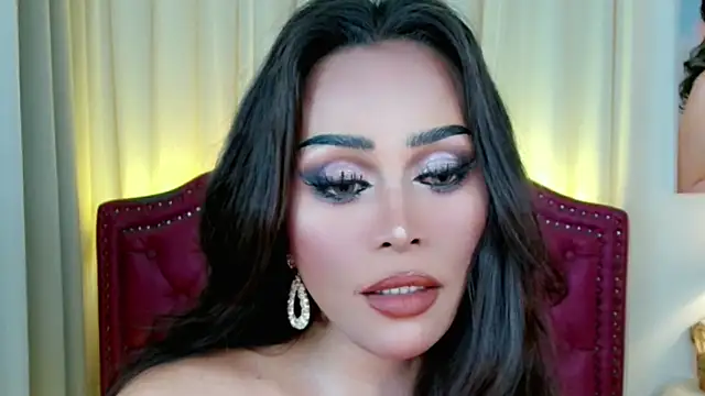 Snapshot of DreamLADYBOY chatting on 06-11-26, 02:53 DreamLADYBOY online show from 06-11-26, 02:53