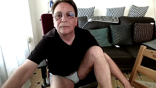 Snapshot of HETEREOMAN chatting on 04-13-26, 04:11 HETEREOMAN online show from 04-13-26, 04:11
