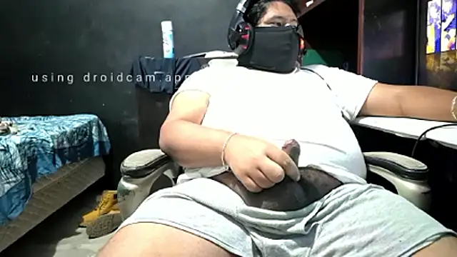 Snapshot of mikfgh50 chatting on 12-14-25, 04:18 mikfgh50 online show from 12-14-25, 04:18