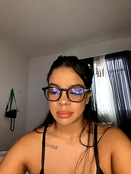 trianawhite online show from 12-19-25, 03:14