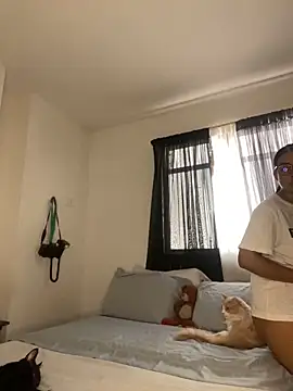 trianawhite online show from 03-25-26, 04:50