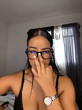 trianawhite online show from 12-17-25, 04:23