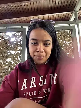 Snapshot of trianawhite chatting on 10-24-25, 02:27 trianawhite online show from 10-24-25, 02:27
