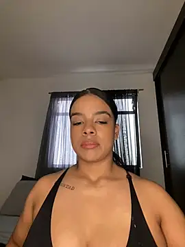 Snapshot of trianawhite chatting on 06-18-26, 03:28 trianawhite online show from 06-18-26, 03:28