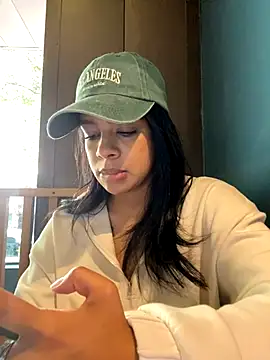 trianawhite online show from 11-11-25, 03:29