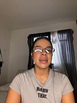 trianawhite online show from 12-21-25, 03:25