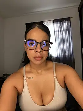 trianawhite online show from 04-22-26, 03:41