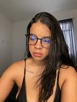 Snapshot of trianawhite chatting on 04-23-26, 02:51 trianawhite online show from 04-23-26, 02:51