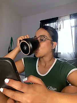 trianawhite online show from 01-14-26, 03:15