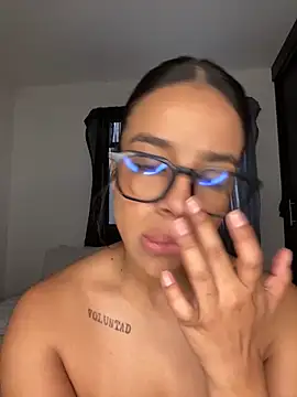 trianawhite online show from 12-04-25, 03:11