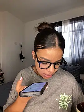 Snapshot of trianawhite chatting on 12-11-24, 03:15 trianawhite online show from 12-11-24, 03:15