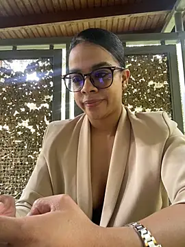 trianawhite online show from 04-15-26, 03:05