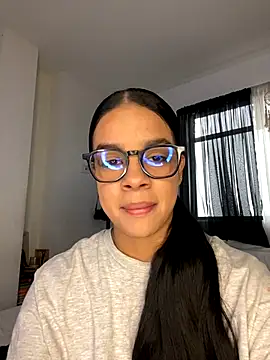 Snapshot of trianawhite chatting on 09-16-25, 02:18 trianawhite online show from 09-16-25, 02:18