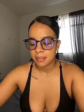 Snapshot of trianawhite chatting on 05-06-26, 03:16 trianawhite online show from 05-06-26, 03:16