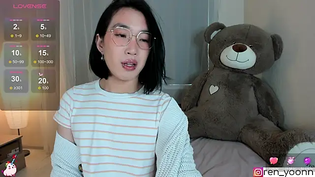Snapshot of Ren_yoon chatting on 04-28-26, 09:24 Ren yoon online show from 04-28-26, 09:24